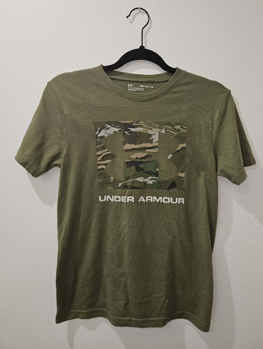 Under Armour Boys Tshirt, Size YMD, Good Condition